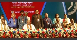 রাষ্ট্রপতির কাছ থেকে পদক নিলেন সাত গুণী শিল্পী