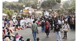 সারজিসের আশ্বাসে সড়ক অবরোধ তুলে নিলেন ট্রেইনি চিকিৎসকরা